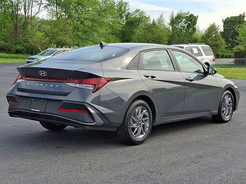 Used 2024 Hyundai Elantra SEL FWD image 9