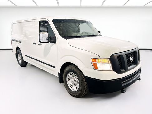 Used 2018 Nissan NV 2500 SV image 3