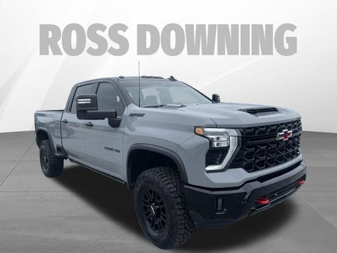 Used 2024 Chevrolet Silverado 2500 ZR2 w/ Technology Package AWD/4WD image 3