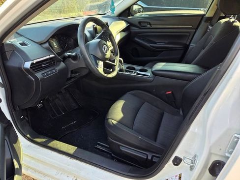 Used 2024 Nissan Altima 2.5 S image 5