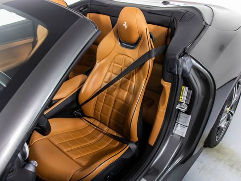 Certified 2019 Ferrari Portofino image 6