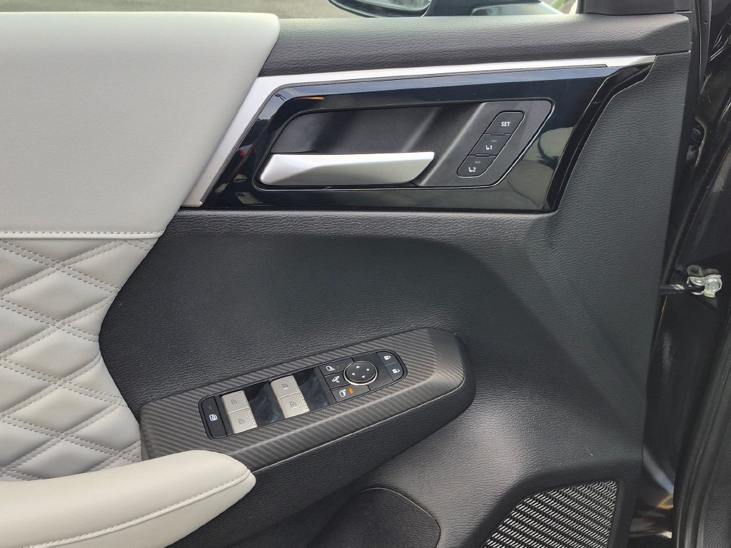 Used 2024 Mitsubishi Outlander SEL AWD/4WD image 11