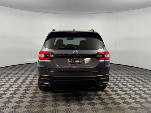 Used 2025 Honda Pilot Black Edition image 8
