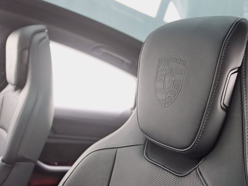 Used 2024 Porsche Taycan 4S image 34