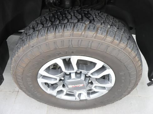 Used 2023 GMC Sierra 2500 SLE AWD/4WD image 3