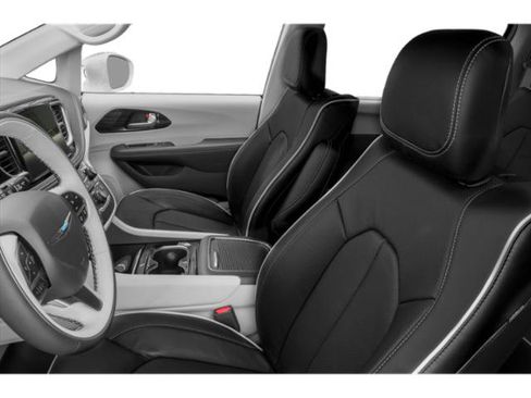 Certified 2022 Chrysler Pacifica Touring-L w/ Uconnect Theater Family Group FWD image 9