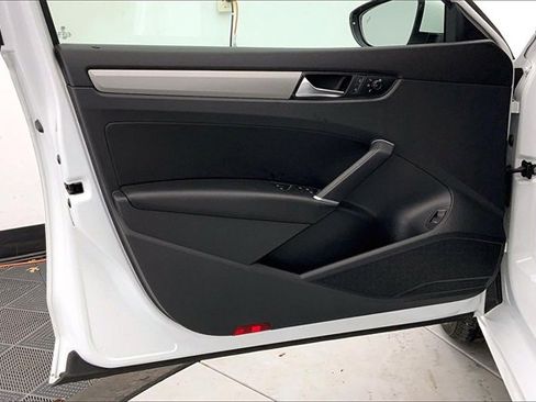 Used 2021 Volkswagen Passat 2.0T SE image 23