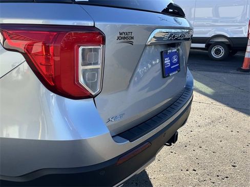Used 2022 Ford Explorer XLT w/ Equipment Group 202A image 10