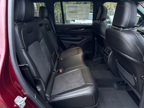 New 2025 Jeep Grand Cherokee Altitude image 10