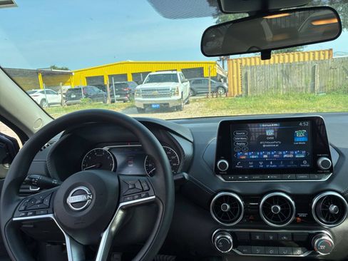 Used 2025 Nissan Sentra SV FWD image 28