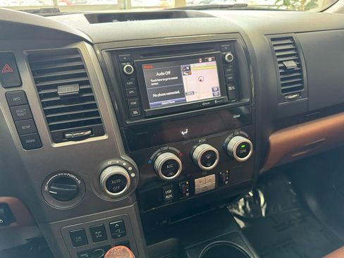 Used 2016 Toyota Sequoia Platinum image 21