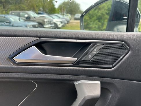 Used 2023 Volkswagen Tiguan SE image 18