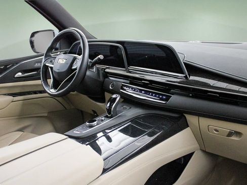 Used 2024 Cadillac Escalade Premium Luxury w/ LPO, Floor Liner Package AWD/4WD image 21
