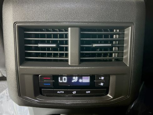 Used 2023 Volkswagen Atlas SE FWD image 17