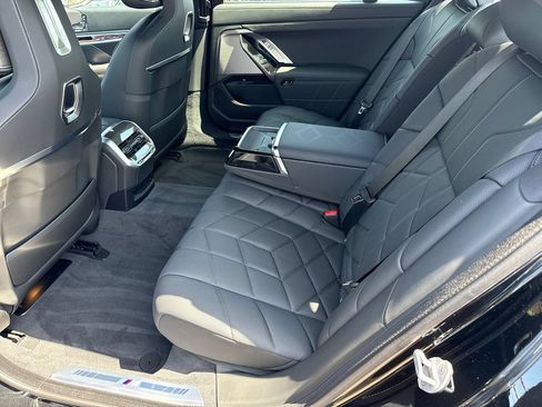 New 2026 BMW i7 xDrive60 AWD/4WD image 18