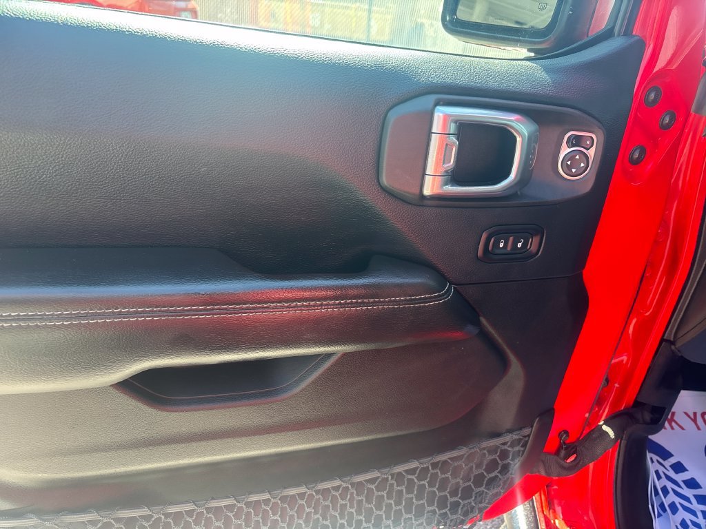 Used 2018 Jeep Wrangler Unlimited Sahara AWD/4WD image 15