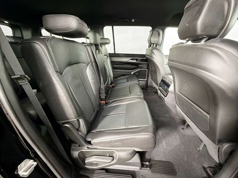 Used 2025 Jeep Wagoneer 4WD image 32