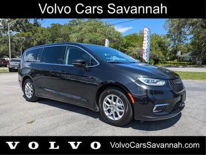 Used 2023 Chrysler Pacifica Touring-L