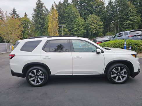 Used 2024 Honda Pilot Touring image 8