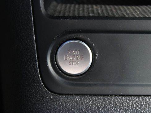 Used 2017 Volkswagen Tiguan S image 20