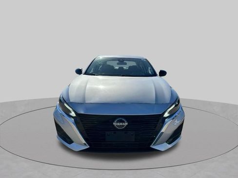 Used 2024 Nissan Altima 2.5 SV FWD image 11
