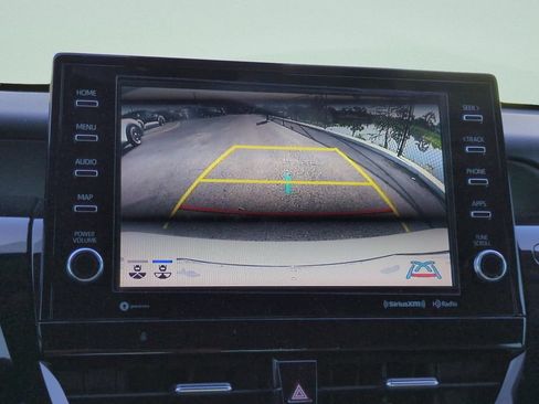 Used 2021 Toyota Camry XLE FWD image 16