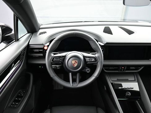 Certified 2025 Porsche Macan 4 Electric AWD/4WD image 18