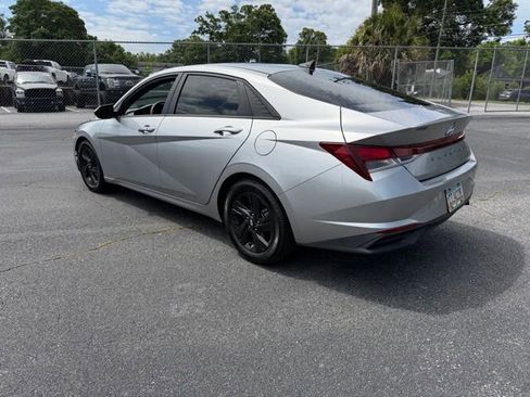Used 2022 Hyundai Elantra SEL w/ Cargo Package FWD image 2