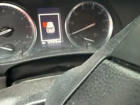Used 2019 Toyota Highlander XLE AWD/4WD image 4