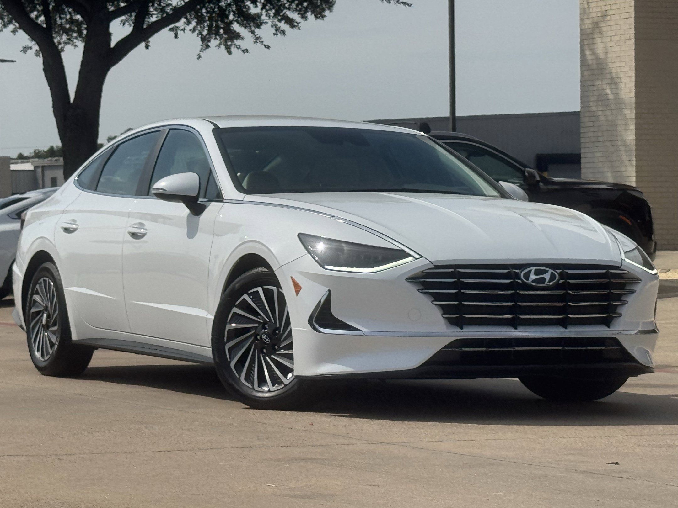 Used 2023 Hyundai Sonata SEL FWD image 2