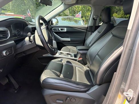 Used 2022 Ford Explorer XLT w/ Equipment Group 202A AWD/4WD image 10