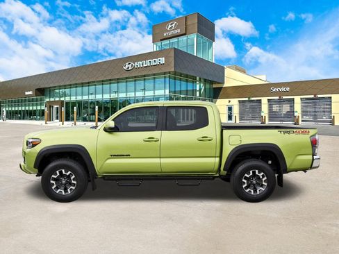 Used 2023 Toyota Tacoma TRD Off-Road AWD/4WD image 9
