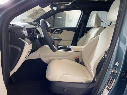 Used 2026 Mercedes-Benz GLC 300 4MATIC image 4