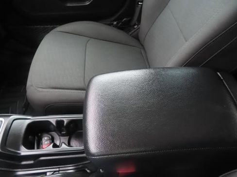 Used 2020 Jeep Wrangler Sport AWD/4WD image 28