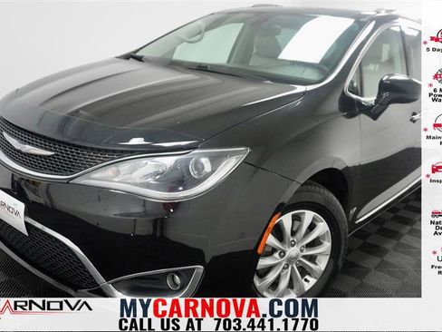 Used 2018 Chrysler Pacifica Touring-L image 1