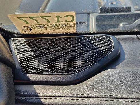 Used 2024 Jeep Wrangler Unlimited Sahara image 12