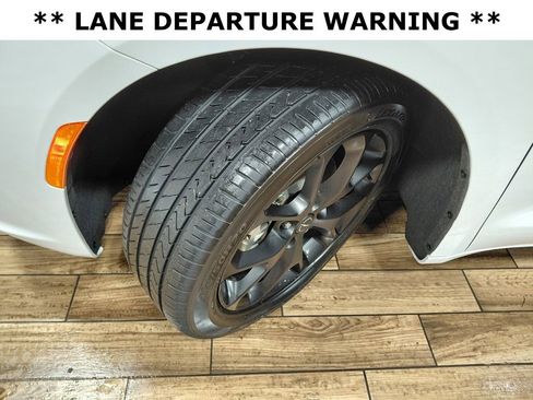 Certified 2025 Chrysler Pacifica Limited image 11