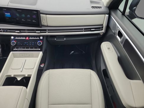 Used 2025 Hyundai Santa Fe SEL image 17