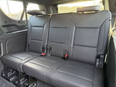 Used 2022 Chevrolet Suburban Z71 image 15