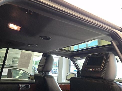 Used 2012 Lincoln Navigator 4WD image 8