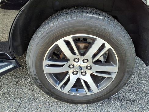 Used 2022 Ford Expedition Limited image 23