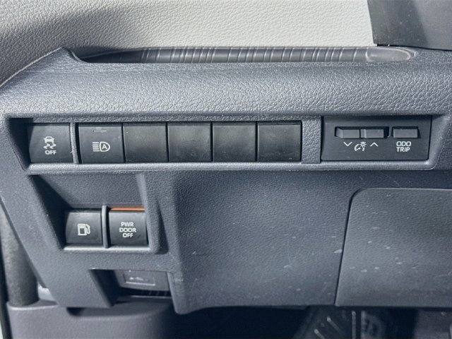 Certified 2021 Toyota Sienna XLE FWD image 11