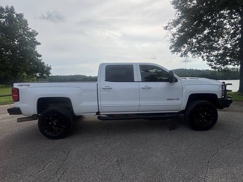 Used 2017 Chevrolet Silverado 2500 LT AWD/4WD image 6