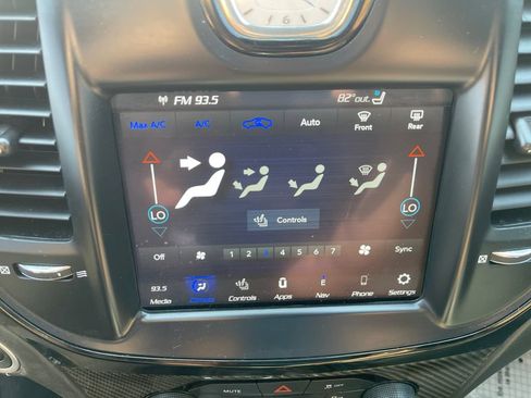 Used 2023 Chrysler 300 C RWD image 22