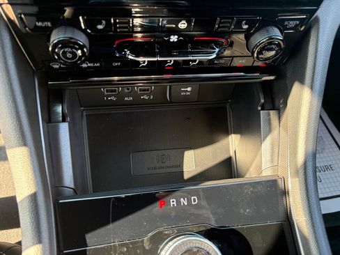 New 2025 Jeep Grand Cherokee L Laredo image 16