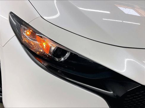 Used 2020 MAZDA MAZDA3 Hatchback image 29