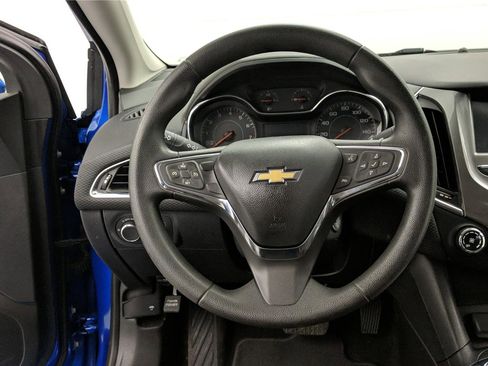 Used 2017 Chevrolet Cruze LT image 14