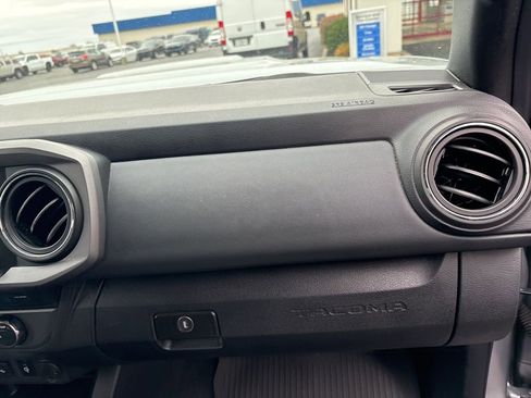 Used 2022 Toyota Tacoma TRD Sport image 20