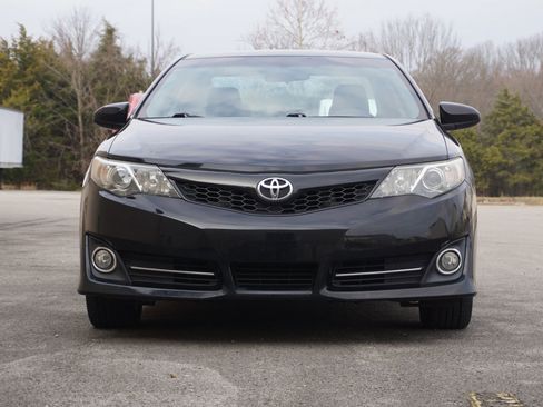 Used 2013 Toyota Camry SE image 2