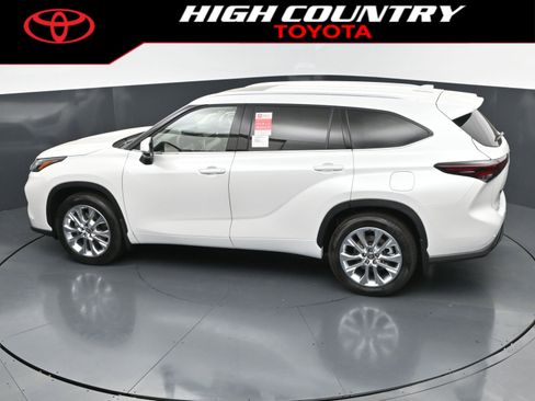 New 2026 Toyota Highlander Limited AWD/4WD image 30